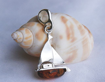 ZAWIESZKA ŻAGLÓWKA Z BURSZTYNEM, SREBRO 925