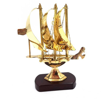 OKRĘT MOSIĘŻNY NA DREWNIANEJ PODSTAWIE 20CM